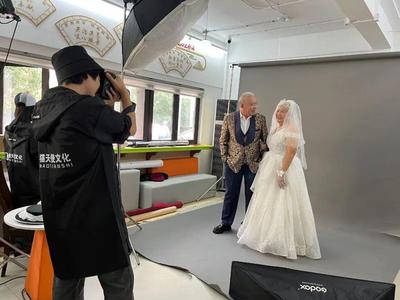 百歲閨蜜定格時光，楊浦公益攝影為重陽添彩